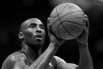 "Лейкерс" відреагували на дикі помилки на нещодавно встановленій статуї Кобі Браянта 32