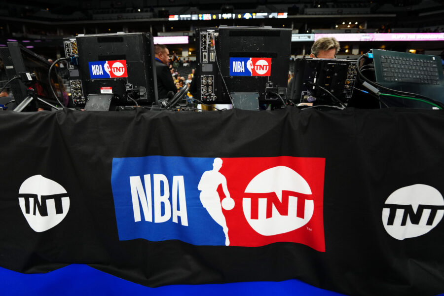 НБА потрапила у скандал з новою угодою про телеправа на 20 млрд доларів 2 - basket.com.ua НБА потрапила у скандал з новою угодою про телеправа на 20 млрд доларів 1 - basket.com.ua