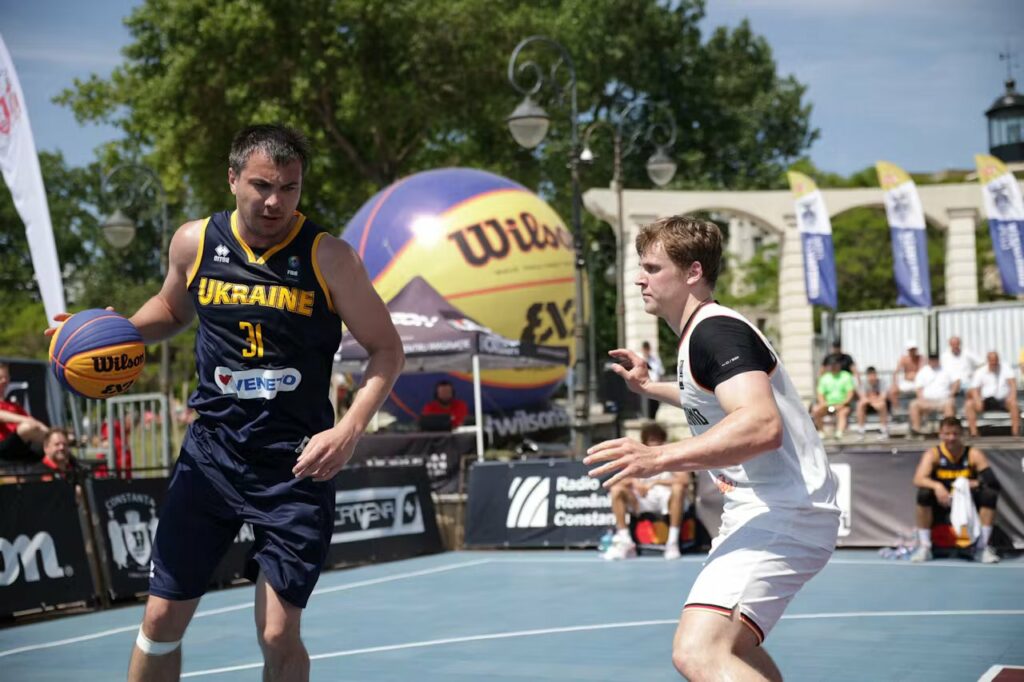 Чоловіча збірна України перемогла Іспанію і вийшла у півфінал відбору на чемпіонат Європи 3х3 2 - basket.com.ua Чоловіча збірна України перемогла Іспанію і вийшла у півфінал відбору на чемпіонат Європи 3х3 1 - basket.com.ua