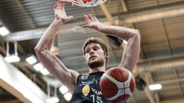 Українці за кордоном: Ткаченко, Ковляр, Герун, Новицький, Крутоус, Павлов, Антіпов, Путра, Яцковець 37