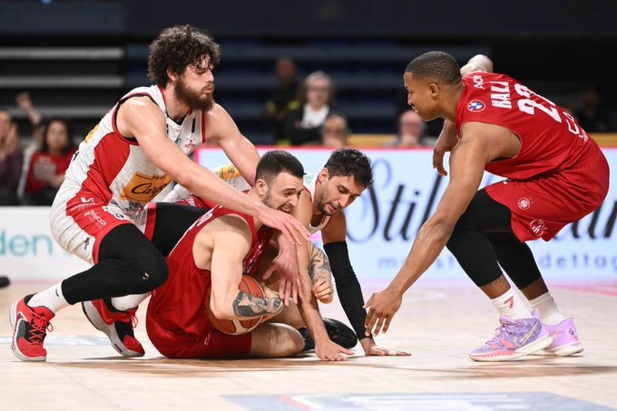 Чемпіонат Італії, плей-оф: "Мілан" зазнав поразки 2 - basket.com.ua Чемпіонат Італії, плей-оф: "Мілан" зазнав поразки 1 - basket.com.ua