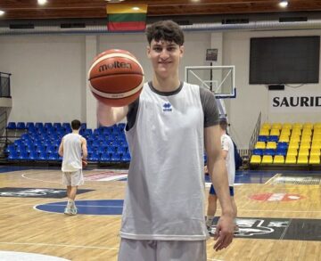 Валерій Плеханов: "Кличко вже третій день гідно, на рівних змагається за місце в складі з хлопцями його амплуа" 47 - basket.com.ua