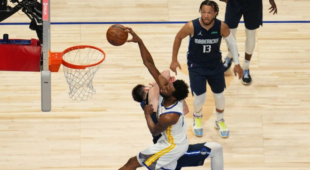 Ендрю Віггінс забив шикарний данк зверху через Дончича 2 - basket.com.ua Ендрю Віггінс забив шикарний данк зверху через Дончича 1 - basket.com.ua
