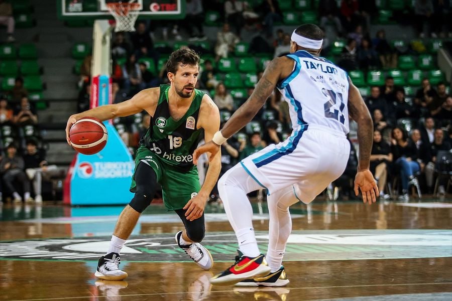 Чемпіонат Туреччини: результати матчів 21 січня 2 - basket.com.ua Чемпіонат Туреччини: результати матчів 21 січня 1 - basket.com.ua