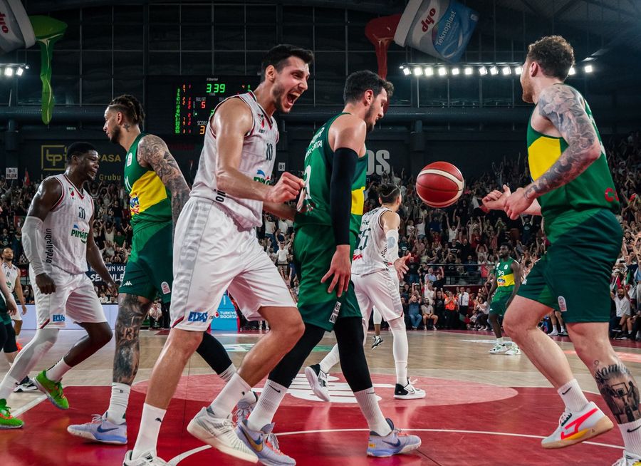 Чемпіонат Туреччини, 1/4 фіналу: результати матчів 26 травня 2 - basket.com.ua Чемпіонат Туреччини, 1/4 фіналу: результати матчів 26 травня 1 - basket.com.ua