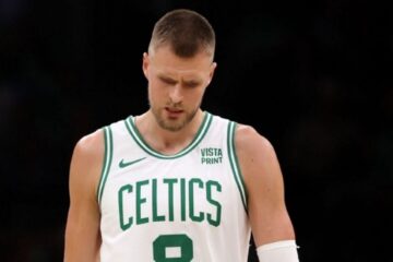 Стало відомо, скільки часу пропустить Крістапс Порзінгіс через травму 51