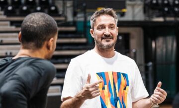 “Вперше у моїй кар’єрі президент клубу грає у баскетбол краще, ніж я”: Поццекко – про Тоні Паркера 60 - basket.com.ua