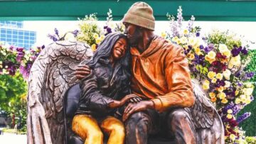 "Лейкерс" відкрили статую Кобі Браянта з дочкою біля домашньої арени 29