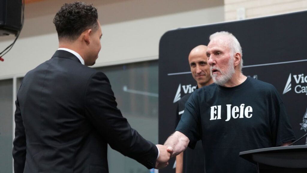 76-річний Грег Попович вперше за довгий час з'явився на публіці. Він почав роботу на новій посаді в НБА 1