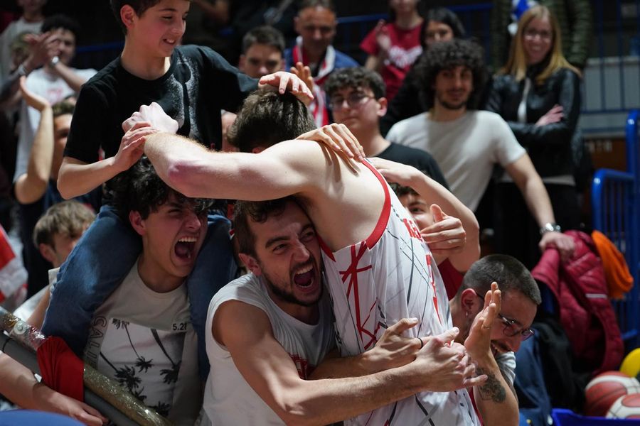 Чемпіонат Італії, 26-й тур: результат матчу 15 квітня 2 - basket.com.ua Чемпіонат Італії, 26-й тур: результат матчу 15 квітня 1 - basket.com.ua