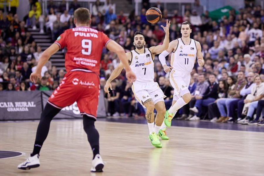 Чемпіонат Іспанії, 8-й тур: "Реал" та "Барселона" здобули перемоги 2 - basket.com.ua Чемпіонат Іспанії, 8-й тур: "Реал" та "Барселона" здобули перемоги 1 - basket.com.ua