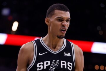 Віктор Вембаньяма встановив історичний рекорд НБА, начисто перегравши Янніса Адетокумбо 47