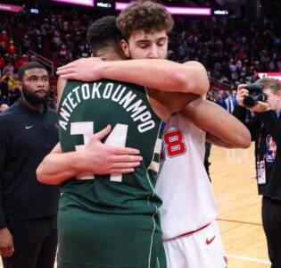 Янніс Адетокумбо і Альперен Шенгюн врегулювали особистий конфлікт, що виник на Євробаскеті 49