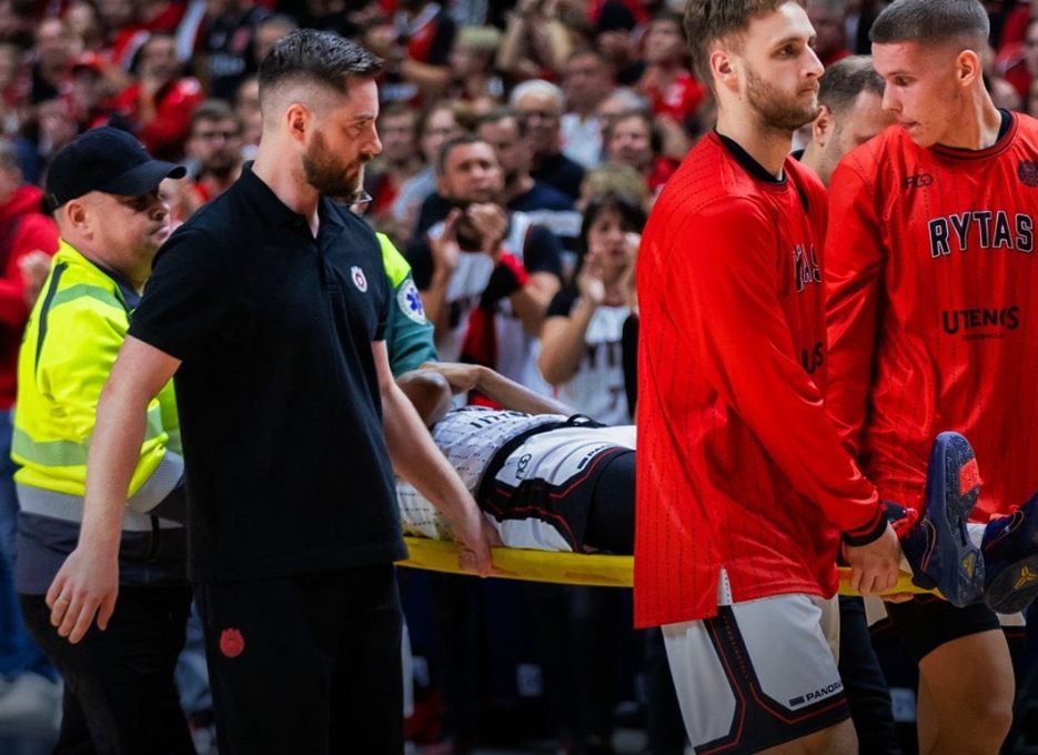 Американського гравця на ношах винесли з майданчика після брутального падіння в матчі Ліги чемпіонів 1