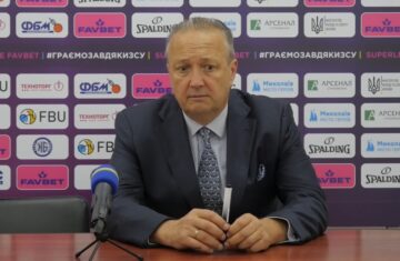 Валентин Берестнєв: "Нашим вболівальникам треба запастись терпінням. З часом заграємо на очікуваному рівні" 33