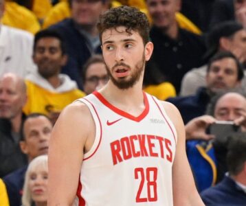 Турецький центровий підкорив рекорд Шакіла О'Ніла і переписав історію плей-офф НБА 45