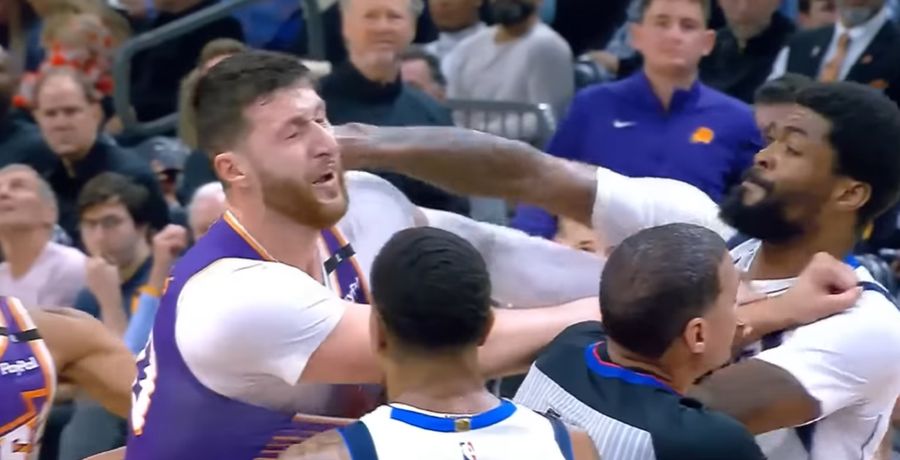 Гравці "Далласа" та Юсуф Нуркич отримали дискваліфікації від НБА за бійку під час гри 1