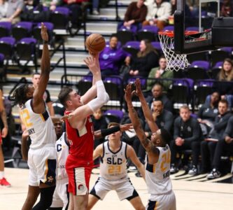 Скапінцев оформив дабл-дабл в G-Лізі, Лень зіграв в НБА проти "Голден Стейт" 45