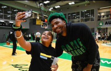 Маркус Смарт заявив, що міг би проломити голову Джоелу Ембііду 33 - basket.com.ua