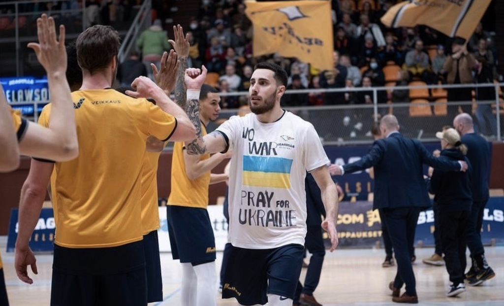 Форвард збірної України попросив про допомогу брату, який пішов захищати Україну 1 - basket.com.ua