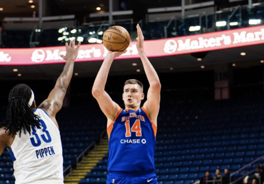 Дмитро Скапінцев набрав 10 очок за "Вестчестер Нікс" 1