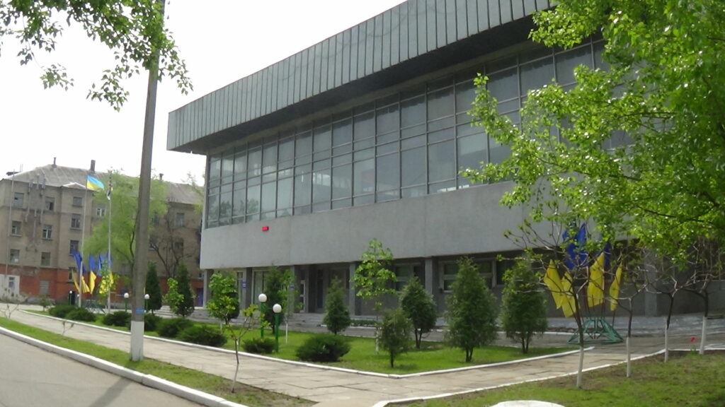 В результаті обстрілу в Рубіжному згорів спорткомплекс 2 - basket.com.ua В результаті обстрілу в Рубіжному згорів спорткомплекс 1 - basket.com.ua