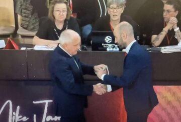 Обрадович та Спануліс потисли руки один одному вперше за 15 років 45