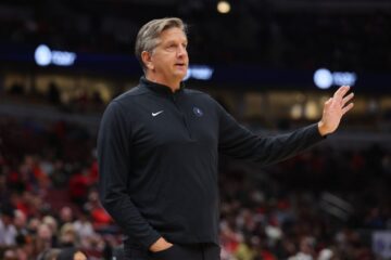 Головний тренер "Міннесоти" отримав серйозну травму після зіткнення з власним гравцем 39 - basket.com.ua