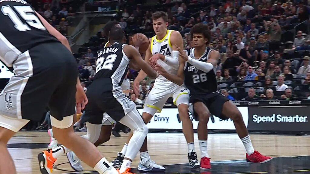 НБА: результати передсезонних матчів 12 жовтня 2 - basket.com.ua НБА: результати передсезонних матчів 12 жовтня 1 - basket.com.ua