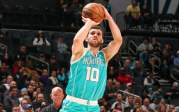 Святослав Михайлюк провів вдалий дебютний матч за "Шарлотт" 25 - basket.com.ua