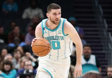 Святослав Михайлюк зіграв за "Шарлот" вперше після трьох пропущених матчів 57 - basket.com.ua