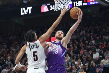 Святослав Михайлюк відіграв 15 хвилин проти "Х'юстона" 49