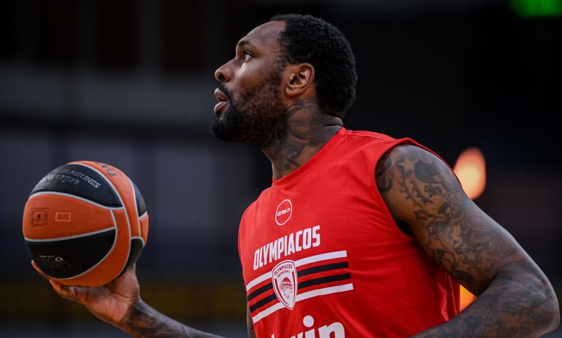 Двох гравців "Олімпіакоса" пограбували 2 - basket.com.ua Двох гравців "Олімпіакоса" пограбували 1 - basket.com.ua