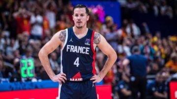 Скандальний ексгравець збірної Франції продовжить кар'єру в Китаї 31