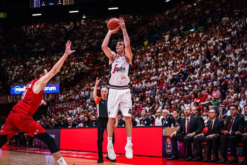 Два гравці "Віртуса" побилися з фанатами "Мілана" 2 - basket.com.ua Два гравці "Віртуса" побилися з фанатами "Мілана" 1 - basket.com.ua