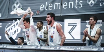 Українці за кордоном: Ткаченко 43