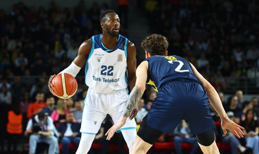 Чемпіонат Туреччини, 25-й тур: "Фенербахче" програв лідеру 2 - basket.com.ua Чемпіонат Туреччини, 25-й тур: "Фенербахче" програв лідеру 1 - basket.com.ua