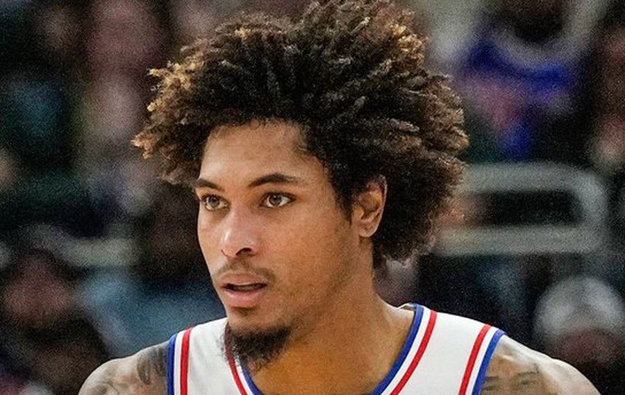 Пропустить тривалий термін. Зірку "Філадельфії" біля власного будинку збив автомобіль 1 - basket.com.ua