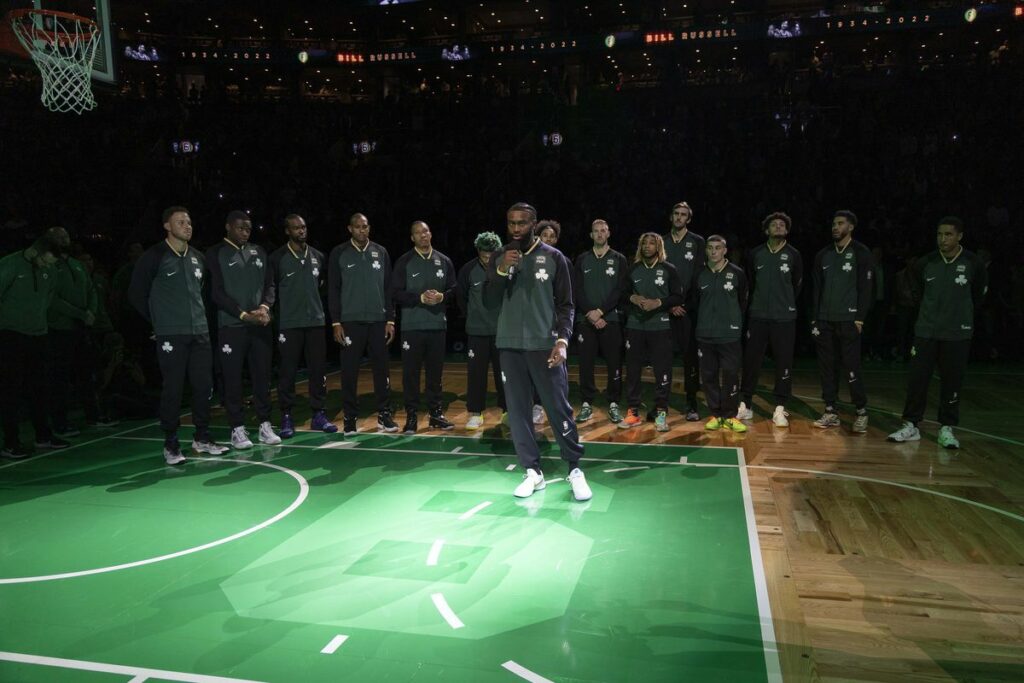"Бостон" провів церемонію вшанування Білла Расселла 2 - basket.com.ua "Бостон" провів церемонію вшанування Білла Расселла 1 - basket.com.ua