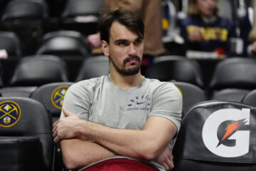 Виставлений на обмін гравець "Денвера" активував дорогу опцію на наступний сезон проти волі клубу 23