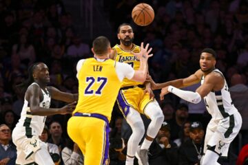 Стало відомо, чому "Лейкерс" зберегли Олексія Леня в складі на плей-оф НБА 35
