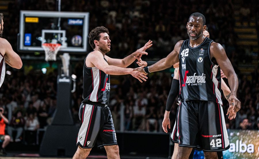 Чемпіонат Італії, 1/2 фіналу: результат матчу 26 травня 2 - basket.com.ua Чемпіонат Італії, 1/2 фіналу: результат матчу 26 травня 1 - basket.com.ua