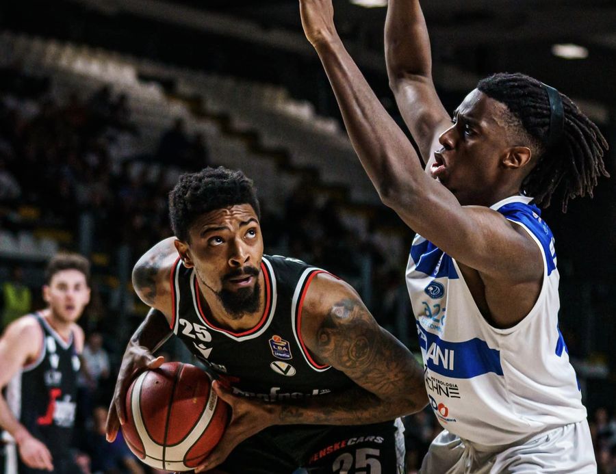 Чемпіонат Італії 18-й тур: "Віртус" обіграв суперника "Прометея" 2 - basket.com.ua Чемпіонат Італії 18-й тур: "Віртус" обіграв суперника "Прометея" 1 - basket.com.ua
