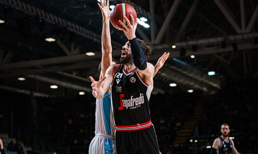 Чемпіонат Італії, 25-й тур: “Віртус” зазнав домашньої поразки 2 - basket.com.ua Чемпіонат Італії, 25-й тур: “Віртус” зазнав домашньої поразки 1 - basket.com.ua