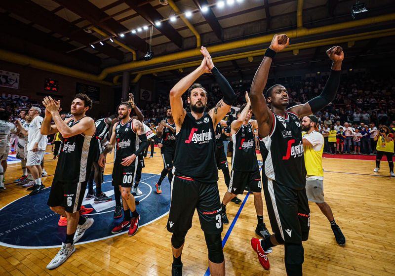 Чемпіонат Італії, 1/2 фіналу: результат матчу 2 червня 2 - basket.com.ua Чемпіонат Італії, 1/2 фіналу: результат матчу 2 червня 1 - basket.com.ua