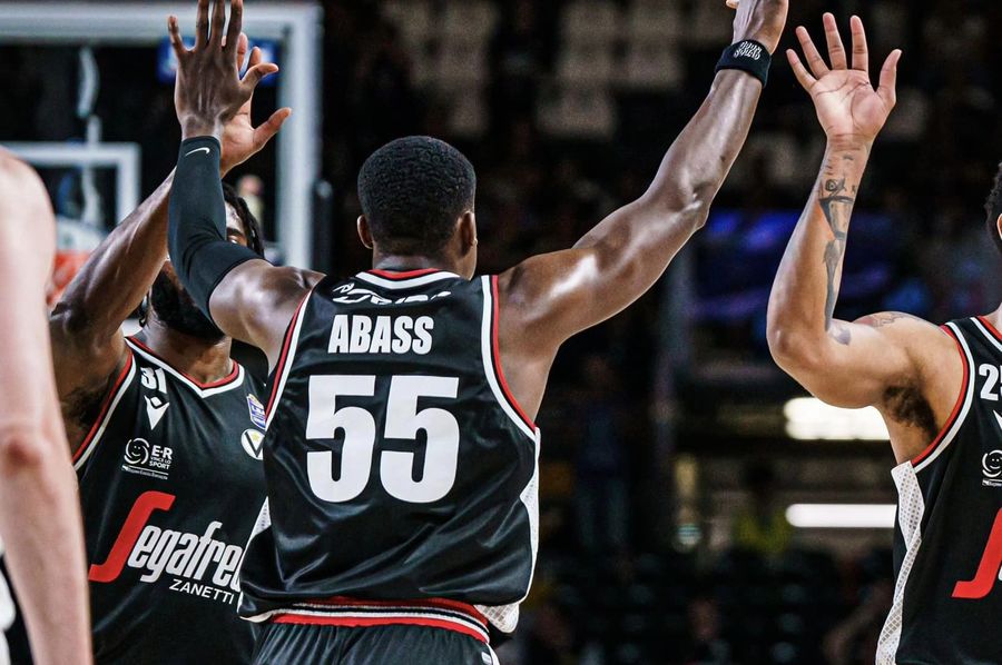 Чемпіонат Італії, 1/2 фіналу: результат матчу 30 травня 2 - basket.com.ua Чемпіонат Італії, 1/2 фіналу: результат матчу 30 травня 1 - basket.com.ua