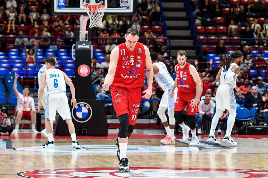 Чемпіонат Італії, 27-й тур: "Мілан" та "Віртус" впевнено обіграли суперників 2 - basket.com.ua Чемпіонат Італії, 27-й тур: "Мілан" та "Віртус" впевнено обіграли суперників 1 - basket.com.ua