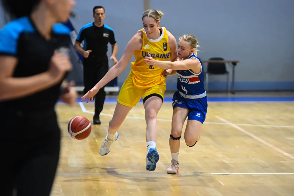 Жіноча збірна України здобула другу перемогу на чемпіонаті Європи U-20 2 - basket.com.ua Жіноча збірна України здобула другу перемогу на чемпіонаті Європи U-20 1 - basket.com.ua
