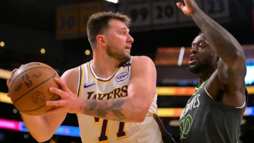 Влучання Дончича з центра, путбек центрового “Нікс” — в топ-10 моментів дня в НБА 25