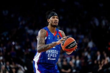 Офіційно: "Анадолу Ефес" залишив зірковий американець 49